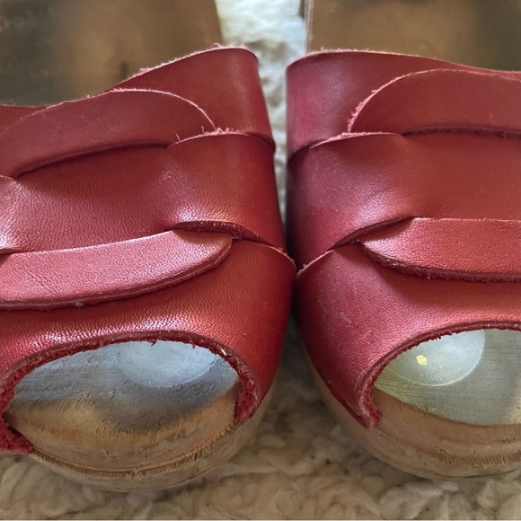 Swedish Low Heel Clogs - Picture 3 of 8